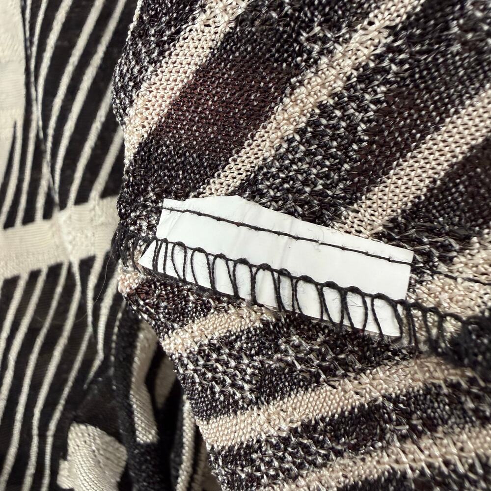 Frank Lyman Design Women's Knit Black Cream Tie Front Top Size 16 - Picture 7 of 10
